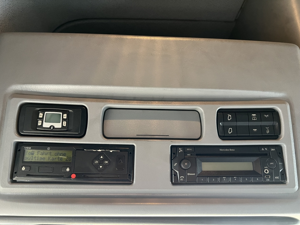 Mercedes-Benz Atego 1230 Klima ACC Schlafkabine 7,2m P+P LBW - Curtain side truck: picture 3 Mercedes-Benz Atego 1230 Klima ACC Schlafkabine 7,2m P+P LBW - Curtain side truck: picture 3