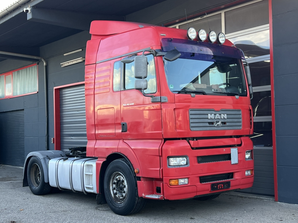 MAN TGA 18.440 Klimaaut Comfortschift Schaltgetriebe - Tractor truck: picture 1 MAN TGA 18.440 Klimaaut Comfortschift Schaltgetriebe - Tractor truck: picture 1