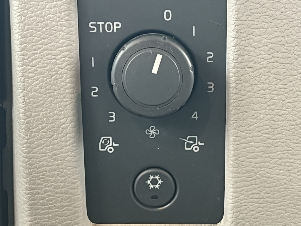 Volvo FL 260 7,2m LBW Klima Tempomat AHK Orig. 125'km - Curtain side truck: picture 2 Volvo FL 260 7,2m LBW Klima Tempomat AHK Orig. 125'km - Curtain side truck: picture 2