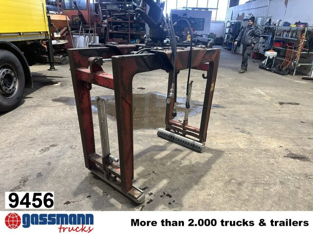 332-V-1100 Palettenzange - Attachment for Construction machinery: picture 1 332-V-1100 Palettenzange - Attachment for Construction machinery: picture 1