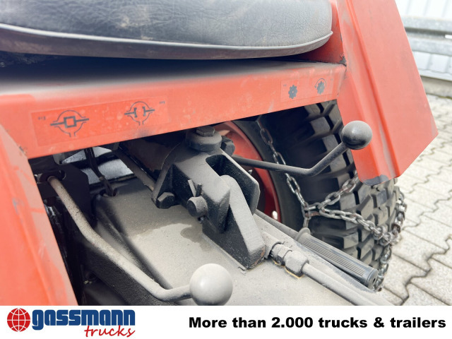 Hako V 490 mit Schneeschild und Ketten - Municipal tractor: picture 3 Hako V 490 mit Schneeschild und Ketten - Municipal tractor: picture 3