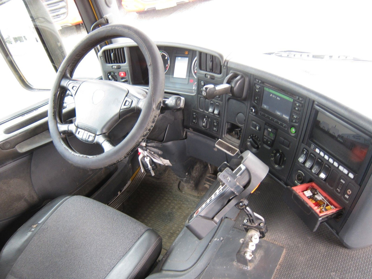 Tipper Scania P400 LB 6x2/4 Gergen TAK Retarder Remote/Funk: picture 12 Tipper Scania P400 LB 6x2/4 Gergen TAK Retarder Remote/Funk: picture 12