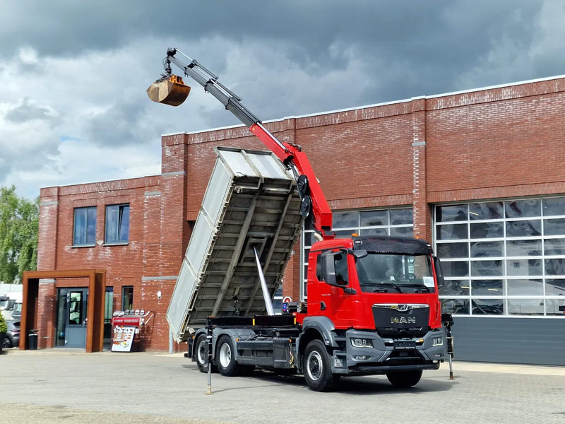 MAN TGS 26.360 6x4 Hydrodrive / Crane HMF1920K-RCS / 3 way tipper HMF / Low KM 110.700! - Crane truck: picture 1 MAN TGS 26.360 6x4 Hydrodrive / Crane HMF1920K-RCS / 3 way tipper HMF / Low KM 110.700! - Crane truck: picture 1