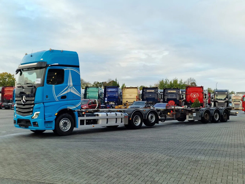 Mercedes-Benz Actros 2553 6x2 - BDF - Retarder - 4.90 WB - Full air + Fliegl trailer 2017 - Container transporter/ Swap body truck: picture 3 Mercedes-Benz Actros 2553 6x2 - BDF - Retarder - 4.90 WB - Full air + Fliegl trailer 2017 - Container transporter/ Swap body truck: picture 3