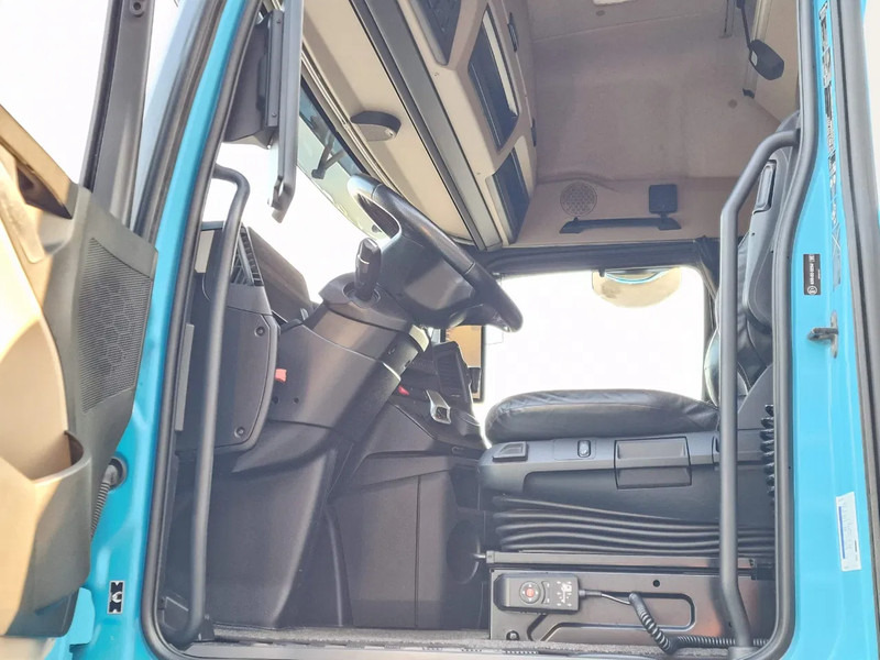 Container transporter/ Swap body truck Mercedes-Benz Actros 2553 6x2 - BDF - Retarder - 4.90 WB - Loadlift - Full air: picture 9