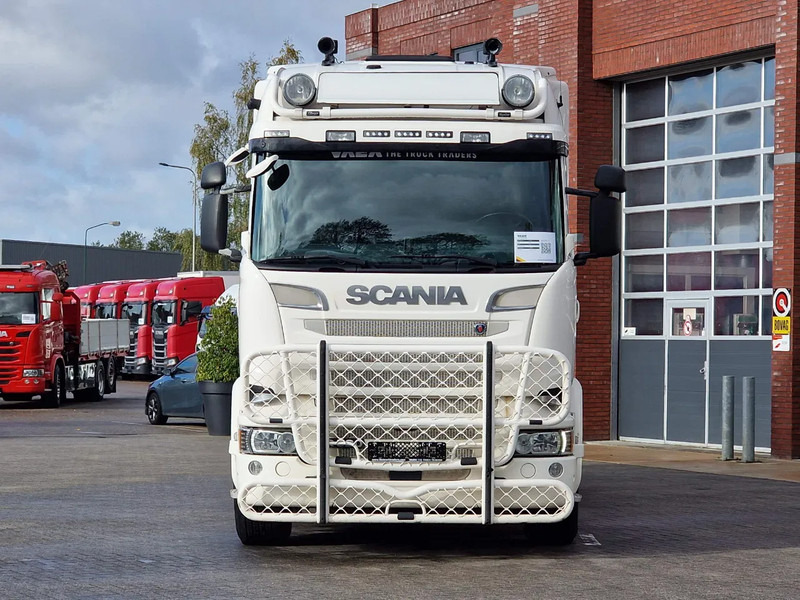 Scania R520 V8 8x2*4 - Tank - 19.000L - 4 compartments - Pump and counter - Retarder - Tanker truck: picture 2 Scania R520 V8 8x2*4 - Tank - 19.000L - 4 compartments - Pump and counter - Retarder - Tanker truck: picture 2