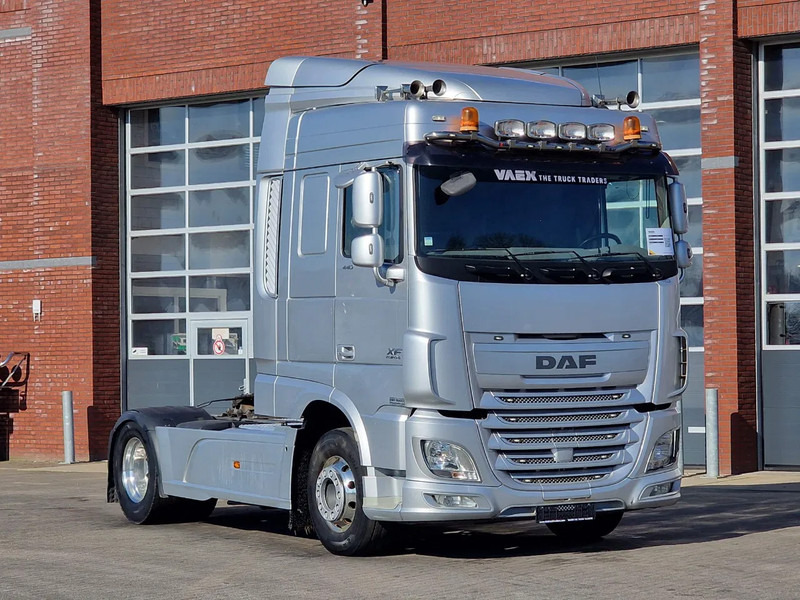 DAF XF 440 SpaceCab 4x2 - Full spoiler - Alloy wheels - Air horn - Light bar - Tractor truck: picture 1 DAF XF 440 SpaceCab 4x2 - Full spoiler - Alloy wheels - Air horn - Light bar - Tractor truck: picture 1