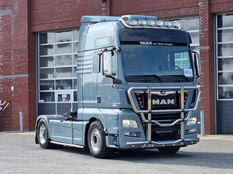 MAN TGX 18.580 4x2 XL - Retarder - PTO/Hydraulic - Night clima - Full spoiler - Alloy wheels - Tractor truck: picture 1 MAN TGX 18.580 4x2 XL - Retarder - PTO/Hydraulic - Night clima - Full spoiler - Alloy wheels - Tractor truck: picture 1