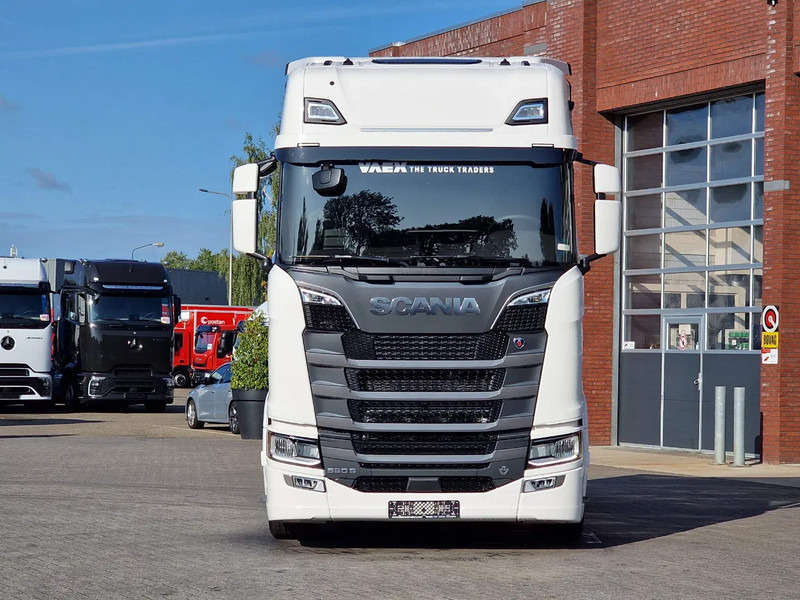 Scania 590S V8 NGS Highline 4x2 - New - Facelift - Full spec - Retarder - Leather - Full air - Tractor truck: picture 2 Scania 590S V8 NGS Highline 4x2 - New - Facelift - Full spec - Retarder - Leather - Full air - Tractor truck: picture 2