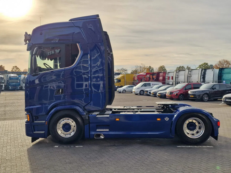 Scania 660S V8 NGS Highline 4x2 - Full spec - Retarder - Night Clima - Leather - Led - Full air - New Dashboard - Tractor truck: picture 4 Scania 660S V8 NGS Highline 4x2 - Full spec - Retarder - Night Clima - Leather - Led - Full air - New Dashboard - Tractor truck: picture 4
