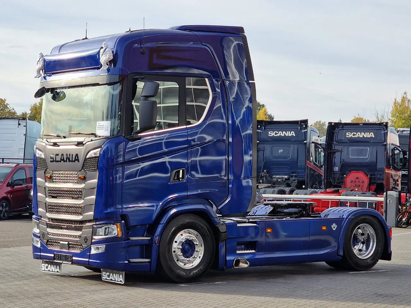 Scania 660S V8 NGS Highline 4x2 - Full spec - Retarder - Night Clima - Leather - Led - Full air - New Dashboard - Tractor truck: picture 3 Scania 660S V8 NGS Highline 4x2 - Full spec - Retarder - Night Clima - Leather - Led - Full air - New Dashboard - Tractor truck: picture 3
