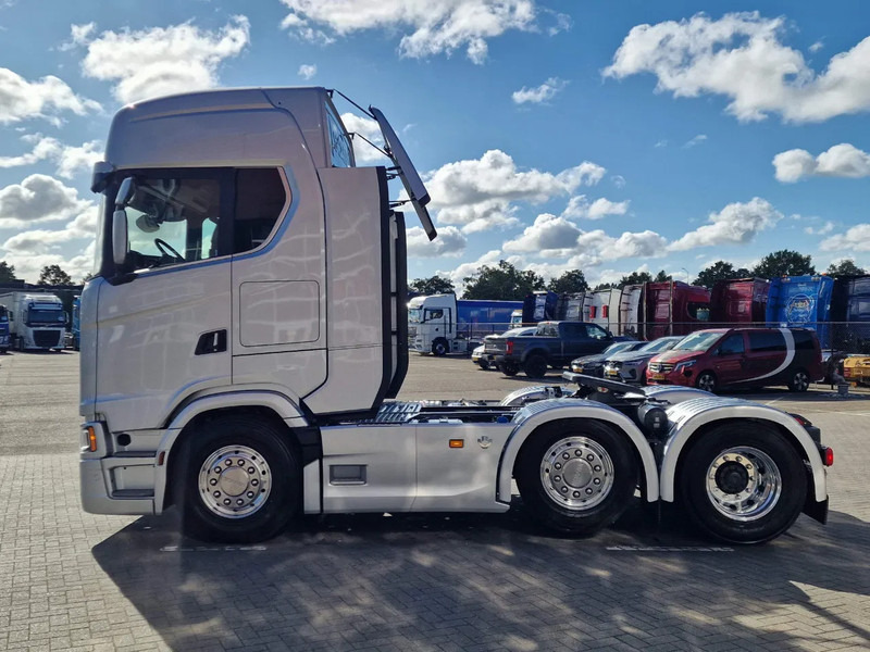 Scania 660S V8 NGS Highline 6x2/4 - New - Full spec - Retarder - Night clima - Led - Leather - Navi - Tractor truck: picture 4 Scania 660S V8 NGS Highline 6x2/4 - New - Full spec - Retarder - Night clima - Led - Leather - Navi - Tractor truck: picture 4