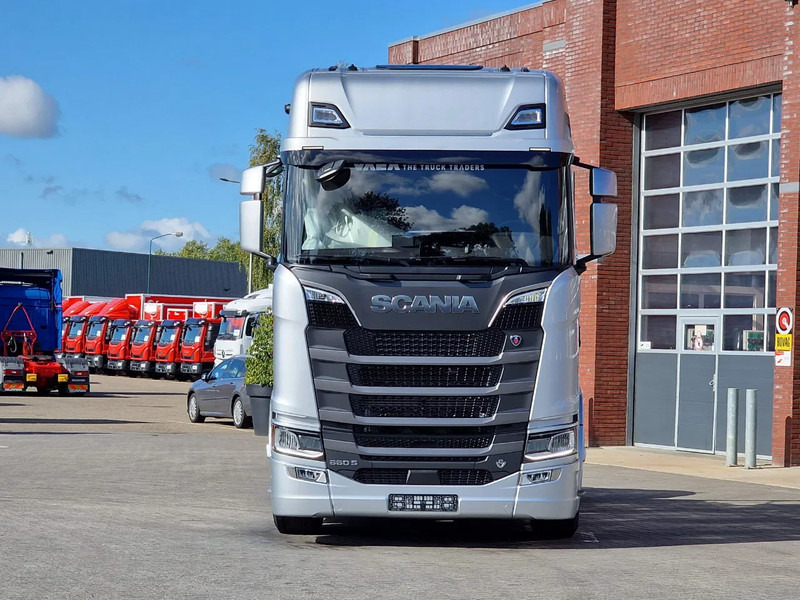 Scania 660S V8 NGS Highline 6x2/4 - New - Full spec - Retarder - Night clima - Led - Leather - Navi - Tractor truck: picture 2 Scania 660S V8 NGS Highline 6x2/4 - New - Full spec - Retarder - Night clima - Led - Leather - Navi - Tractor truck: picture 2