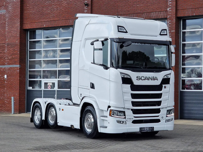 Scania 770S V8 NGS Highline 6x2/4 - New - Old dashboard - Full spec - Retarder - Night clima - Led - Leather - Navi - Tractor truck: picture 1 Scania 770S V8 NGS Highline 6x2/4 - New - Old dashboard - Full spec - Retarder - Night clima - Led - Leather - Navi - Tractor truck: picture 1