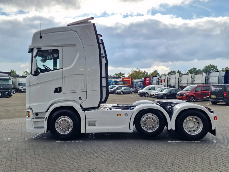Scania 770S V8 NGS Highline 6x2/4 - New - Old dashboard - Full spec - Retarder - Night clima - Led - Leather - Navi - Tractor truck: picture 4 Scania 770S V8 NGS Highline 6x2/4 - New - Old dashboard - Full spec - Retarder - Night clima - Led - Leather - Navi - Tractor truck: picture 4