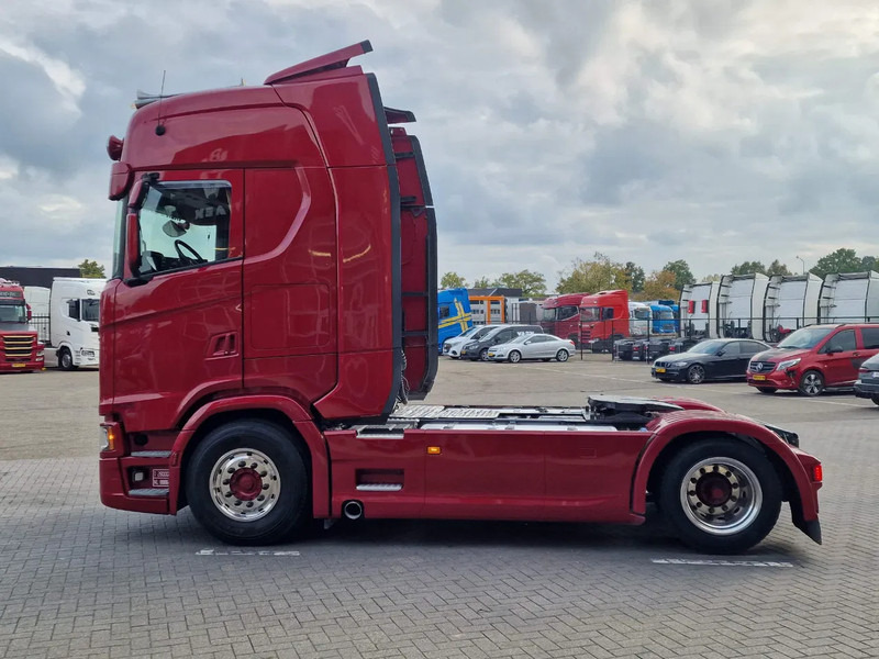 Scania S500 NGS Highline 4x2 - Retarder - Night clima - Full air - Custom interior - Full spoiler - 2 tank - Tractor truck: picture 4 Scania S500 NGS Highline 4x2 - Retarder - Night clima - Full air - Custom interior - Full spoiler - 2 tank - Tractor truck: picture 4