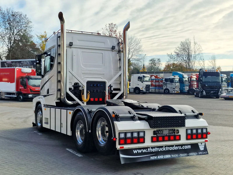 Tractor truck Scania T580 V8 Tuft Torpedo V8 - Custom exterior - Retarder - Full air - Show truck - Stack exhaust: picture 6 Tractor truck Scania T580 V8 Tuft Torpedo V8 - Custom exterior - Retarder - Full air - Show truck - Stack exhaust: picture 6