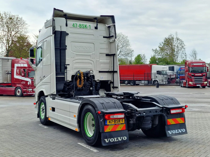 Volvo FH 13.540 Globetrotter 4x2 - Custom exterior - I parkcool - Navi - APK/TUV: 27-02-2026 - Tractor truck: picture 5 Volvo FH 13.540 Globetrotter 4x2 - Custom exterior - I parkcool - Navi - APK/TUV: 27-02-2026 - Tractor truck: picture 5