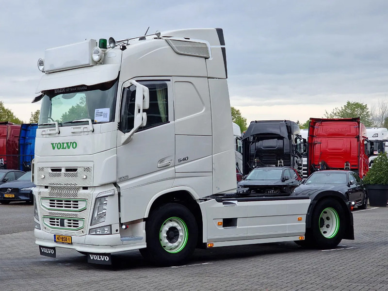 Volvo FH 13.540 Globetrotter 4x2 - Custom exterior - I parkcool - Navi - APK/TUV: 27-02-2026 - Tractor truck: picture 3 Volvo FH 13.540 Globetrotter 4x2 - Custom exterior - I parkcool - Navi - APK/TUV: 27-02-2026 - Tractor truck: picture 3