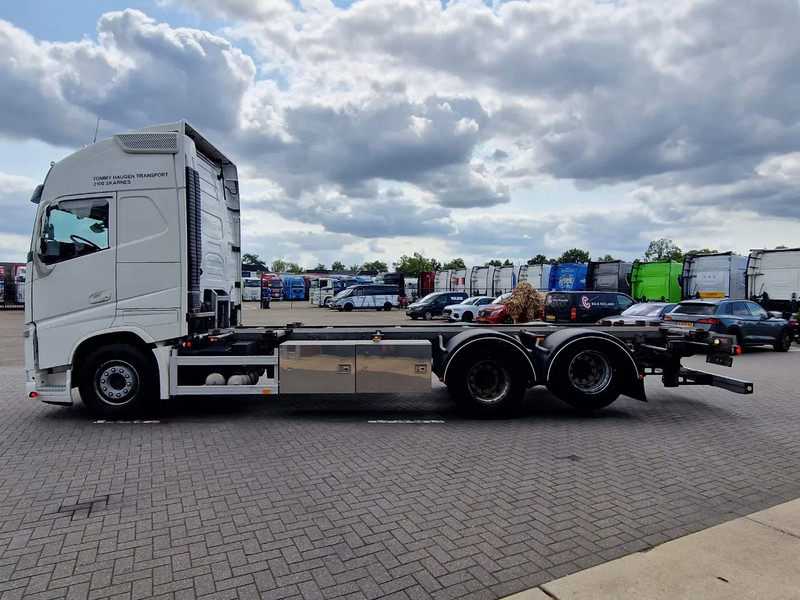 Volvo FH 13.500 Globetrotter XL 6x2 - BDF - Retarder - I parkcool - Full air - 4.90 WB - Container transporter/ Swap body truck: picture 4 Volvo FH 13.500 Globetrotter XL 6x2 - BDF - Retarder - I parkcool - Full air - 4.90 WB - Container transporter/ Swap body truck: picture 4
