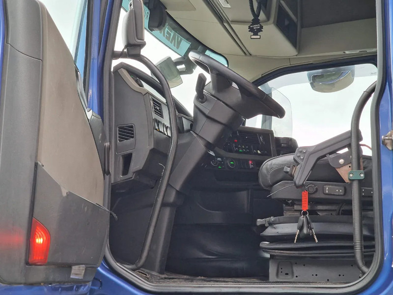 Hook lift truck Volvo FH 13.540 Globetrotter 8x4*4 - HIAB Hook 22T - Full air - Work remote: picture 11 Hook lift truck Volvo FH 13.540 Globetrotter 8x4*4 - HIAB Hook 22T - Full air - Work remote: picture 11