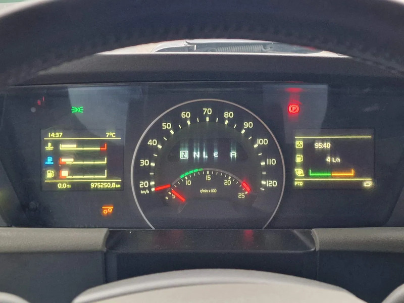 Hook lift truck Volvo FH 13.540 Globetrotter 8x4*4 - HIAB Hook 22T - Full air - Work remote: picture 13 Hook lift truck Volvo FH 13.540 Globetrotter 8x4*4 - HIAB Hook 22T - Full air - Work remote: picture 13