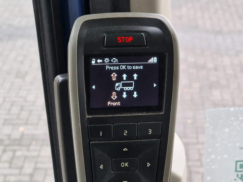 Hook lift truck Volvo FH 13.540 Globetrotter 8x4*4 - HIAB Hook 22T - Full air - Work remote: picture 20 Hook lift truck Volvo FH 13.540 Globetrotter 8x4*4 - HIAB Hook 22T - Full air - Work remote: picture 20