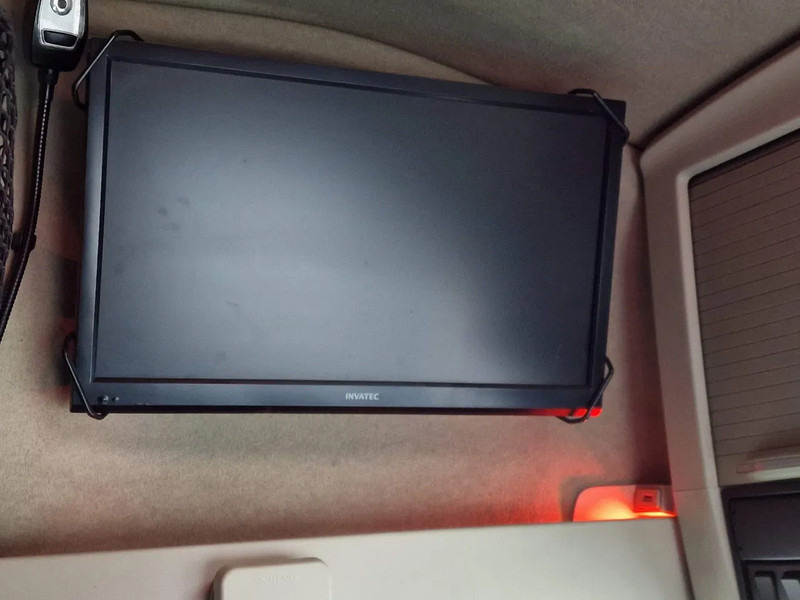 Hook lift truck Volvo FH 13.540 Globetrotter 8x4*4 - HIAB Hook 22T - Full air - Work remote: picture 18 Hook lift truck Volvo FH 13.540 Globetrotter 8x4*4 - HIAB Hook 22T - Full air - Work remote: picture 18