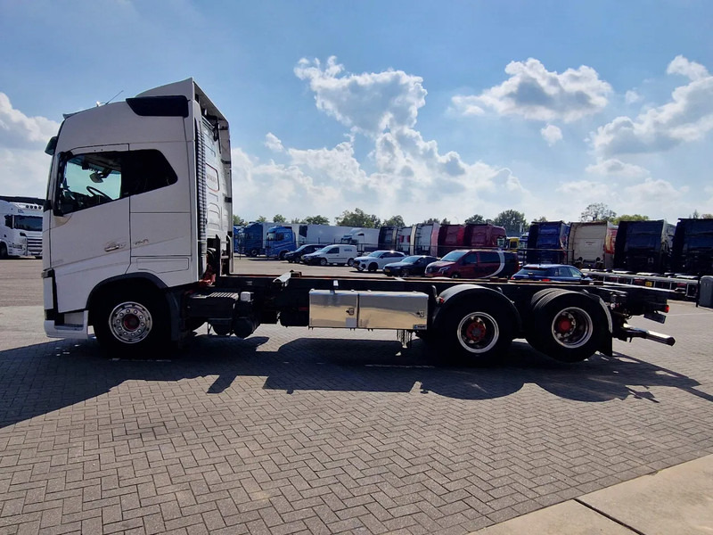 Volvo FH 16.750 Globetrotter 6x2 BDF - Retarder - HUB reduction - Euro 5 - 4.90 WB - Container transporter/ Swap body truck: picture 4 Volvo FH 16.750 Globetrotter 6x2 BDF - Retarder - HUB reduction - Euro 5 - 4.90 WB - Container transporter/ Swap body truck: picture 4
