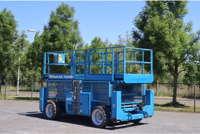 Genie GS-4390 RT | 15 METER | 680 KG - Scissor lift: picture 2 Genie GS-4390 RT | 15 METER | 680 KG - Scissor lift: picture 2