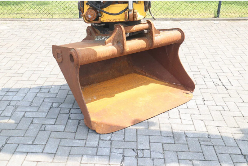 Komatsu PW 160-10 | ROTOTILT | NEW TIRES - Wheel excavator: picture 5 Komatsu PW 160-10 | ROTOTILT | NEW TIRES - Wheel excavator: picture 5