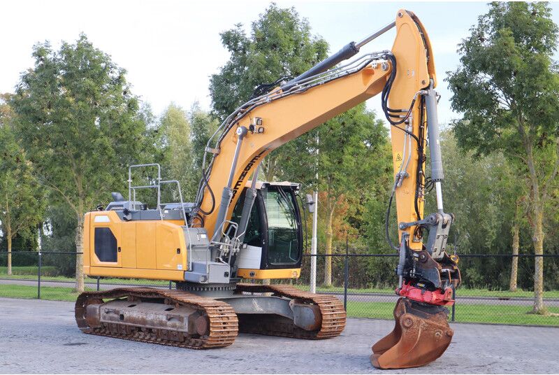 Liebherr R924 WLC | ROTOTILT R8 | BUCKET | - Crawler excavator: picture 5 Liebherr R924 WLC | ROTOTILT R8 | BUCKET | - Crawler excavator: picture 5