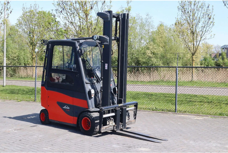 Linde E35 HL-01 | SIDESHIFT | POSITIONERS | LOW HOURS - Electric forklift: picture 5 Linde E35 HL-01 | SIDESHIFT | POSITIONERS | LOW HOURS - Electric forklift: picture 5