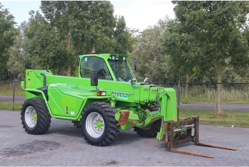 Merlo P40.17 PLUS | FORKS | JIB | BUCKET | GOOD TIRES - Telescopic handler: picture 5 Merlo P40.17 PLUS | FORKS | JIB | BUCKET | GOOD TIRES - Telescopic handler: picture 5