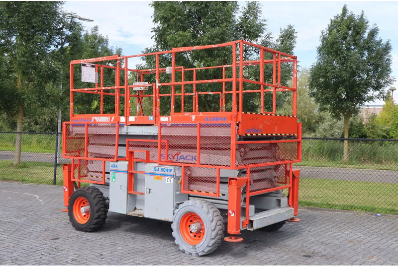 Skyjack SJ8841 E | 14.5 METER | 681 KG - Scissor lift: picture 2 Skyjack SJ8841 E | 14.5 METER | 681 KG - Scissor lift: picture 2