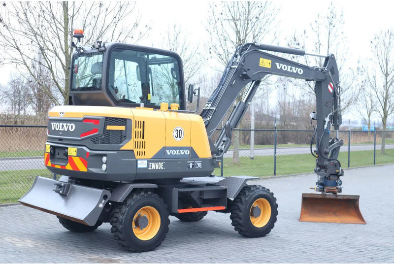 Wheel excavator Volvo EW60E | DEMO | 30 KM/H | ROTOTILT + GRIPPER | BUCKET: picture 6