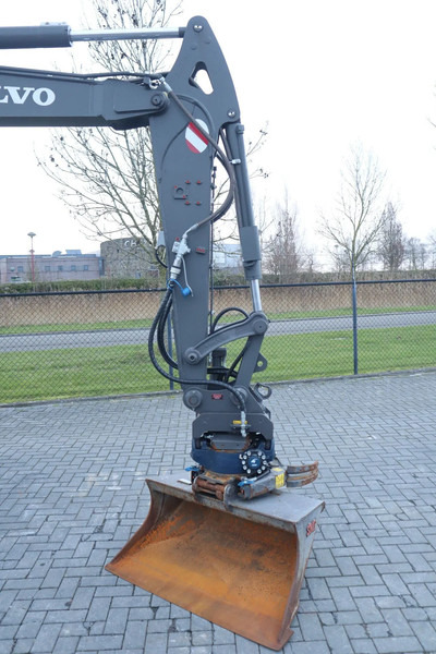 Wheel excavator Volvo EW60E | DEMO | 30 KM/H | ROTOTILT + GRIPPER | BUCKET: picture 13