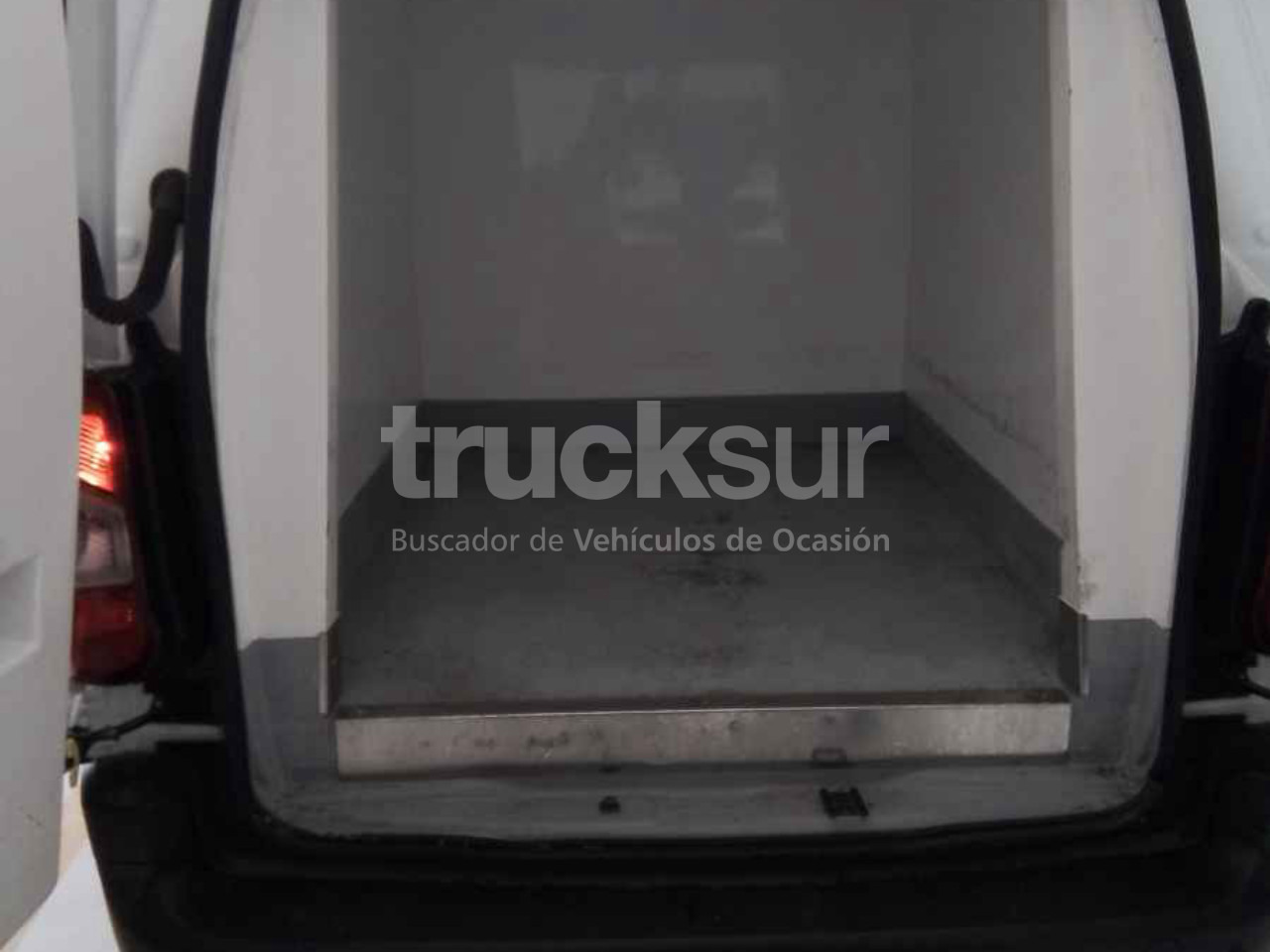 Closed box van CITROEN BERLINGO IR: picture 6