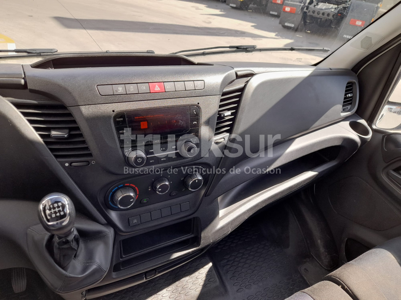 Closed box van IVECO DAILY 35S16: picture 8