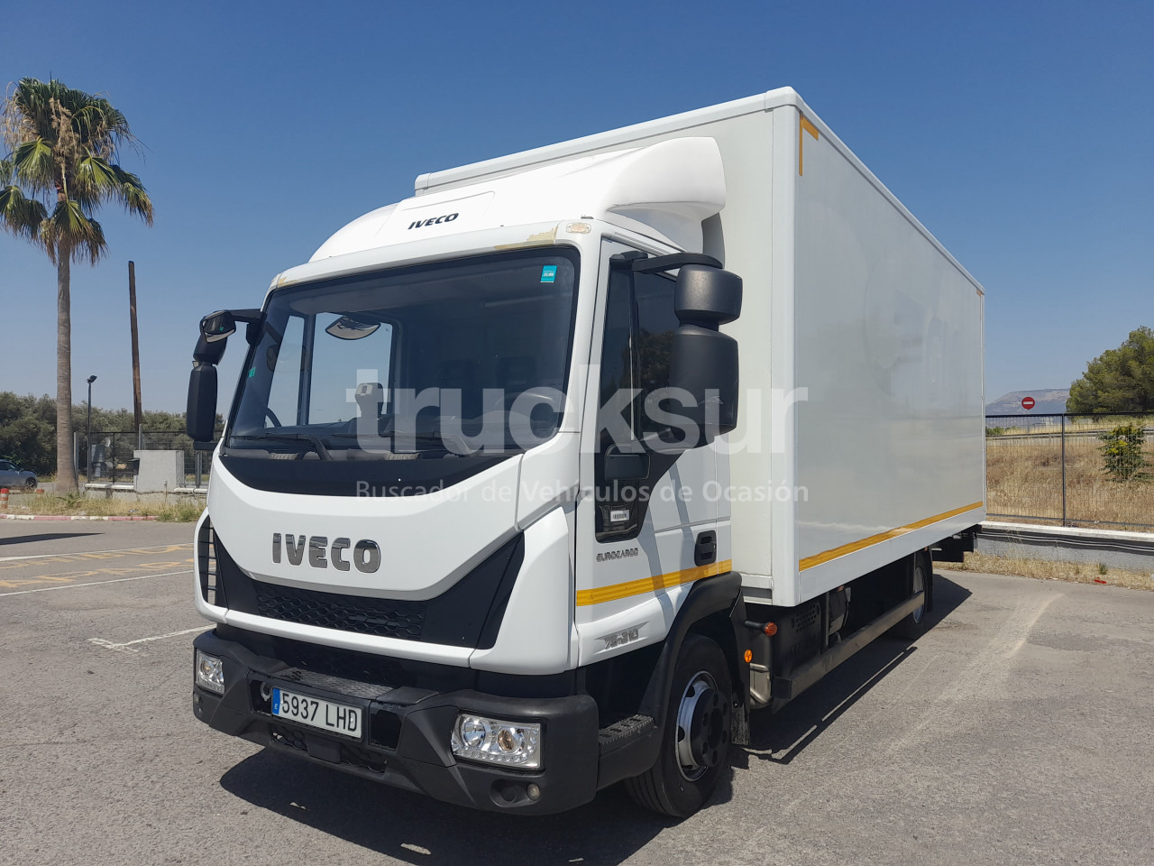 IVECO EUROCARGO 210.75 P/E - Box truck: picture 1 IVECO EUROCARGO 210.75 P/E - Box truck: picture 1