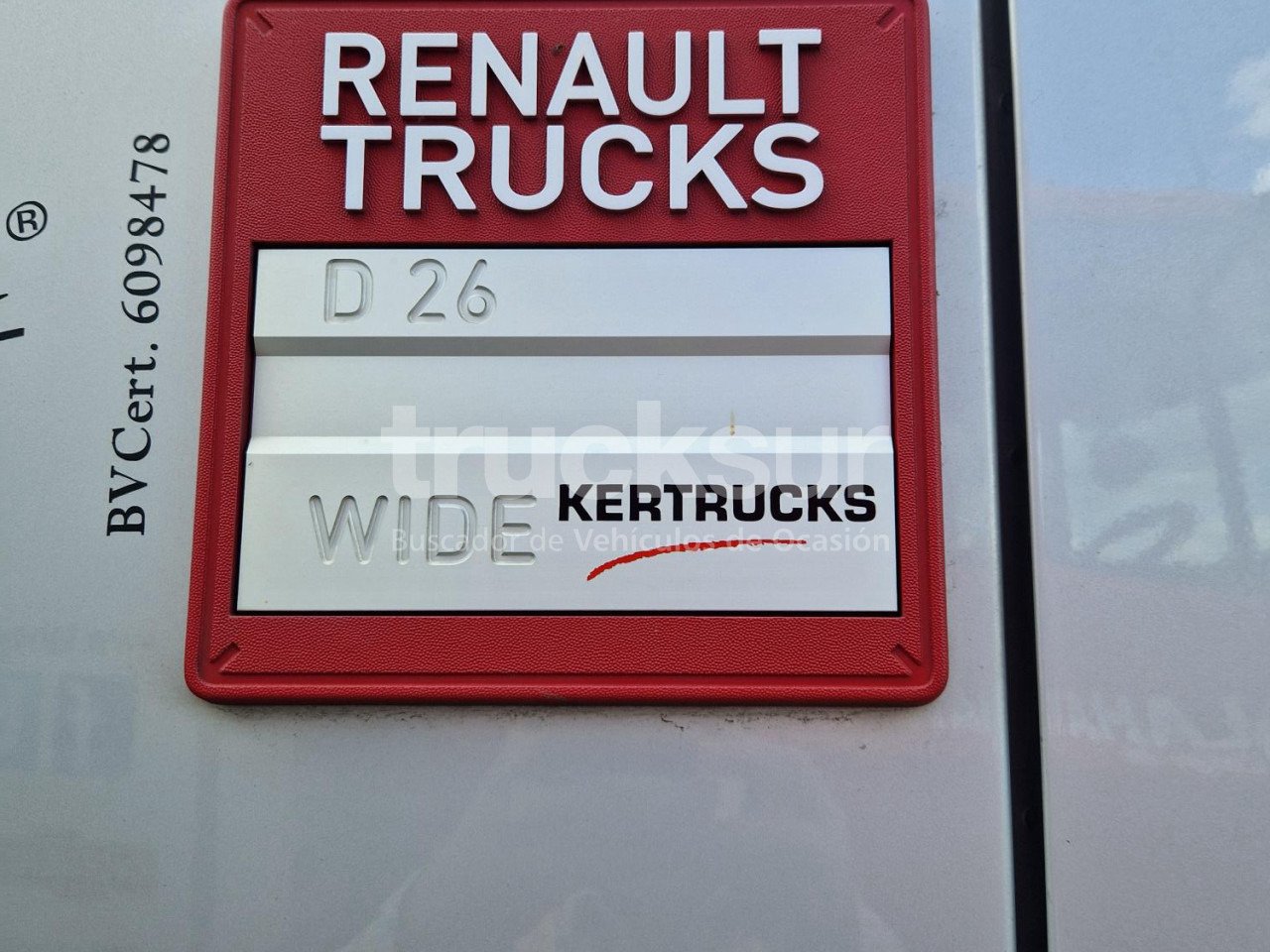 RENAULT D320.26 - Curtain side truck: picture 3 RENAULT D320.26 - Curtain side truck: picture 3