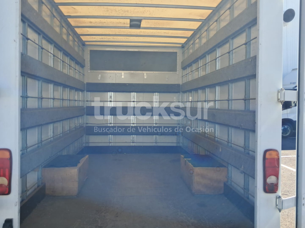 RENAULT MASTER 130.35 - Closed box van: picture 5 RENAULT MASTER 130.35 - Closed box van: picture 5