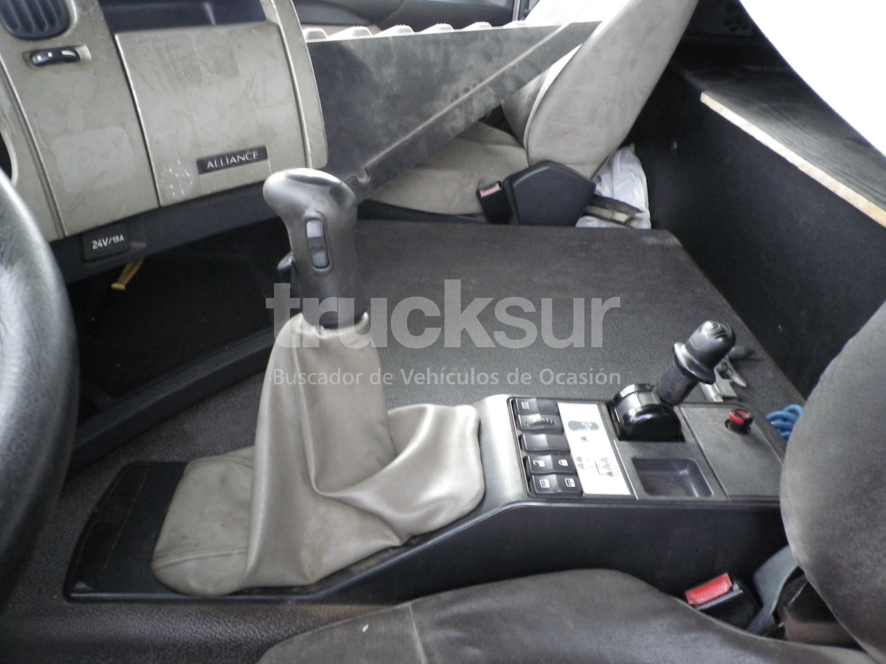 Box truck RENAULT PREMIUM 370 DXI REMOLCADOR: picture 14