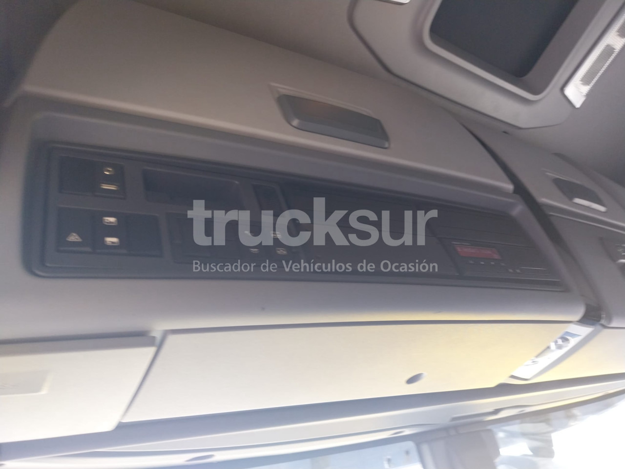 Tractor truck RENAULT T520 SLEEPER CAB: picture 23