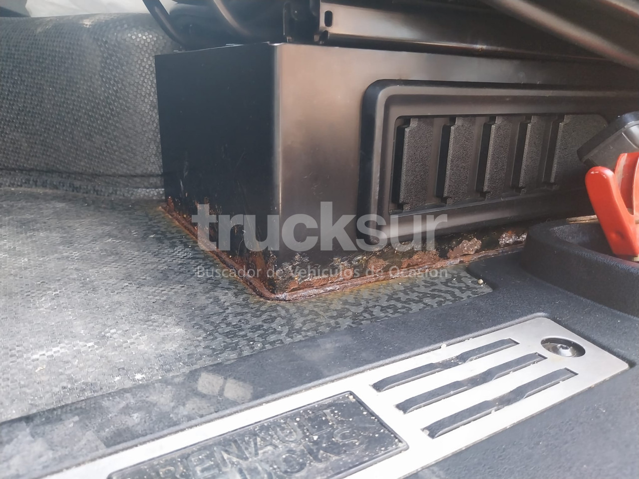 Tractor truck RENAULT T520 SLEEPER CAB: picture 24