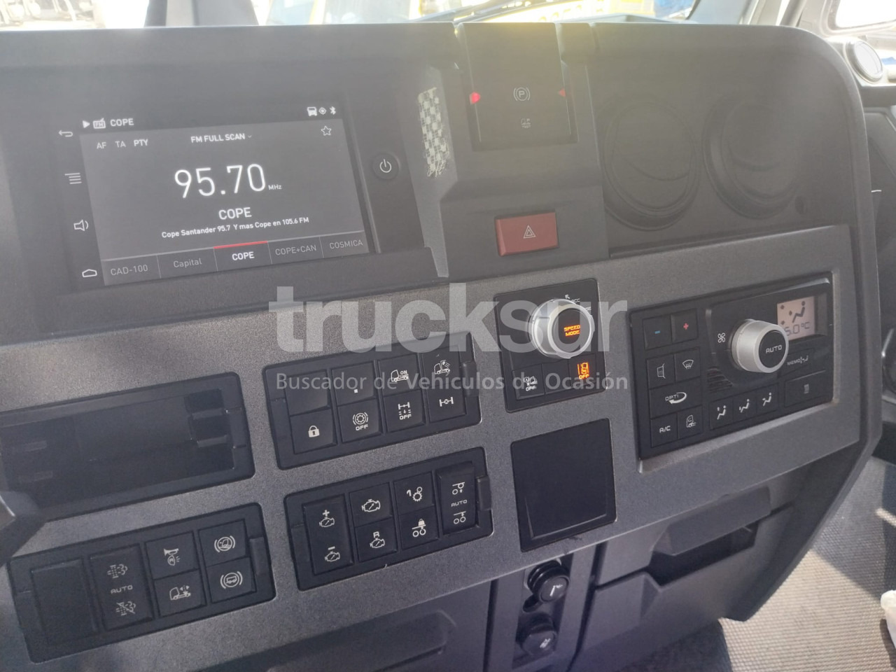 Tractor truck RENAULT T520 SLEEPER CAB: picture 22