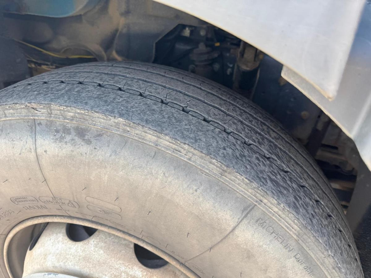 Tanker truck for transportation of fuel Renault Premium 270 DCI: picture 16 Tanker truck for transportation of fuel Renault Premium 270 DCI: picture 16