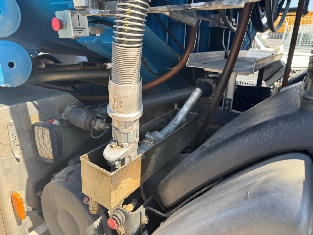 Tanker truck for transportation of fuel Renault Premium 270 DCI: picture 6 Tanker truck for transportation of fuel Renault Premium 270 DCI: picture 6