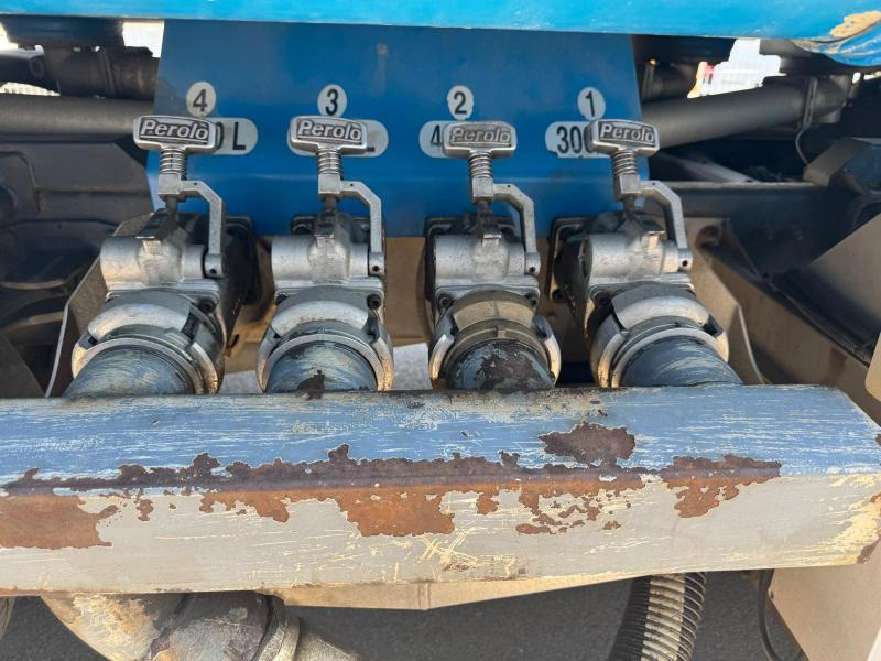 Tanker truck for transportation of fuel Renault Premium 270 DCI: picture 10 Tanker truck for transportation of fuel Renault Premium 270 DCI: picture 10