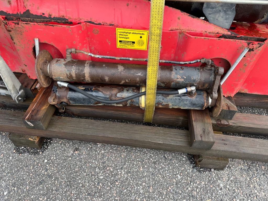 Truck mounted crane HMF 2120 K4 Radio Remote / Crane / Kran: picture 6